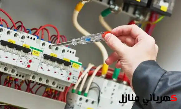 كهربائي تيار خفيف, كهربائي فيبر, أعمال التيار الخفيف والفيبر